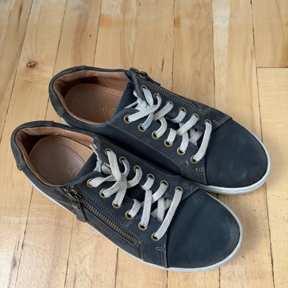 Clarks Shoes Womens 8 W Blue Leather Sneakers Zip Lace Up Casual Walking - Picture 2 of 11